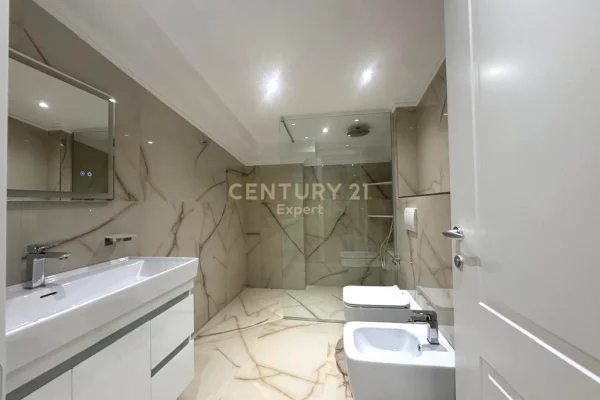 Shtepi me qera Duplex(shtepi me 2 kate) ne Tirane, 3+1, Mobilimi E mobiluar, Pagesa 2,000  Euro.