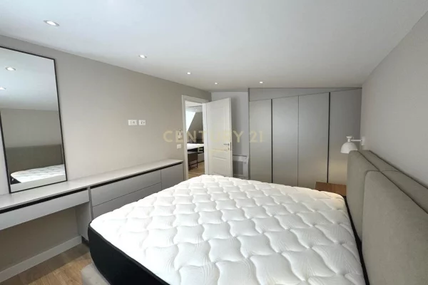 Shtepi me qera Duplex(shtepi me 2 kate) ne Tirane, 3+1, Mobilimi E mobiluar, Pagesa 2,000  Euro.