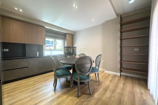 Shtepi me qera Duplex(shtepi me 2 kate) ne Tirane, 3+1, Mobilimi E mobiluar, Pagesa 2,000  Euro.