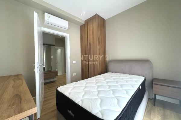 Shtepi me qera Duplex(shtepi me 2 kate) ne Tirane, 3+1, Mobilimi E mobiluar, Pagesa 2,000  Euro.