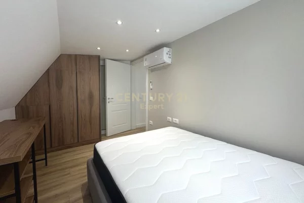 Shtepi me qera Duplex(shtepi me 2 kate) ne Tirane, 3+1, Mobilimi E mobiluar, Pagesa 2,000  Euro.