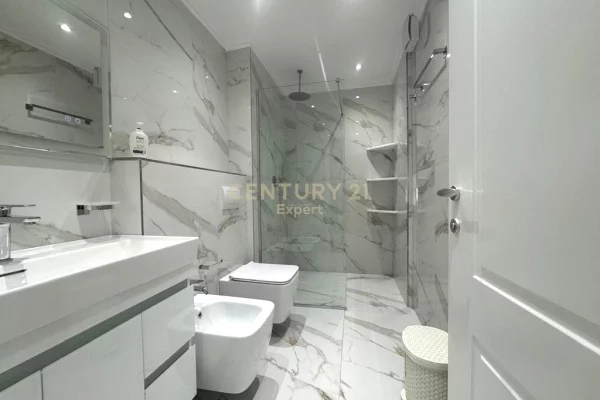 Shtepi me qera Duplex(shtepi me 2 kate) ne Tirane, 3+1, Mobilimi E mobiluar, Pagesa 2,000  Euro.