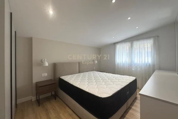 Shtepi me qera Duplex(shtepi me 2 kate) ne Tirane, 3+1, Mobilimi E mobiluar, Pagesa 2,000  Euro.