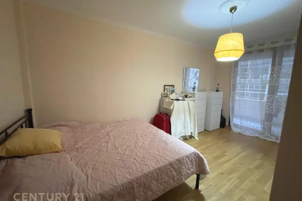 Shtepi me qera Apartament ne Tirane, 2+1, Mobilimi E mobiluar, Pagesa 1,200  Euro.