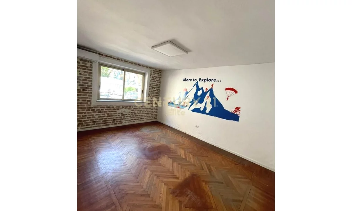 Shtepi me qera Apartament ne Tirane, 3+1, Mobilimi Bosh, pa mobiluar, Pagesa 1,000  Euro.