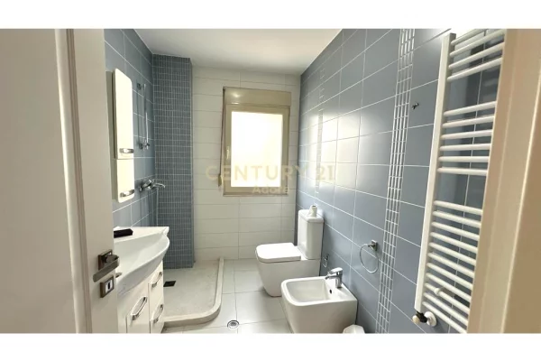 Shtepi me qera Apartament ne Tirane, 2+1, Mobilimi E mobiluar, Pagesa 900  Euro.