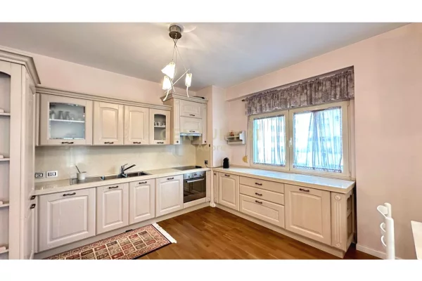 Shtepi me qera Apartament ne Tirane, 2+1, Mobilimi E mobiluar, Pagesa 900  Euro.