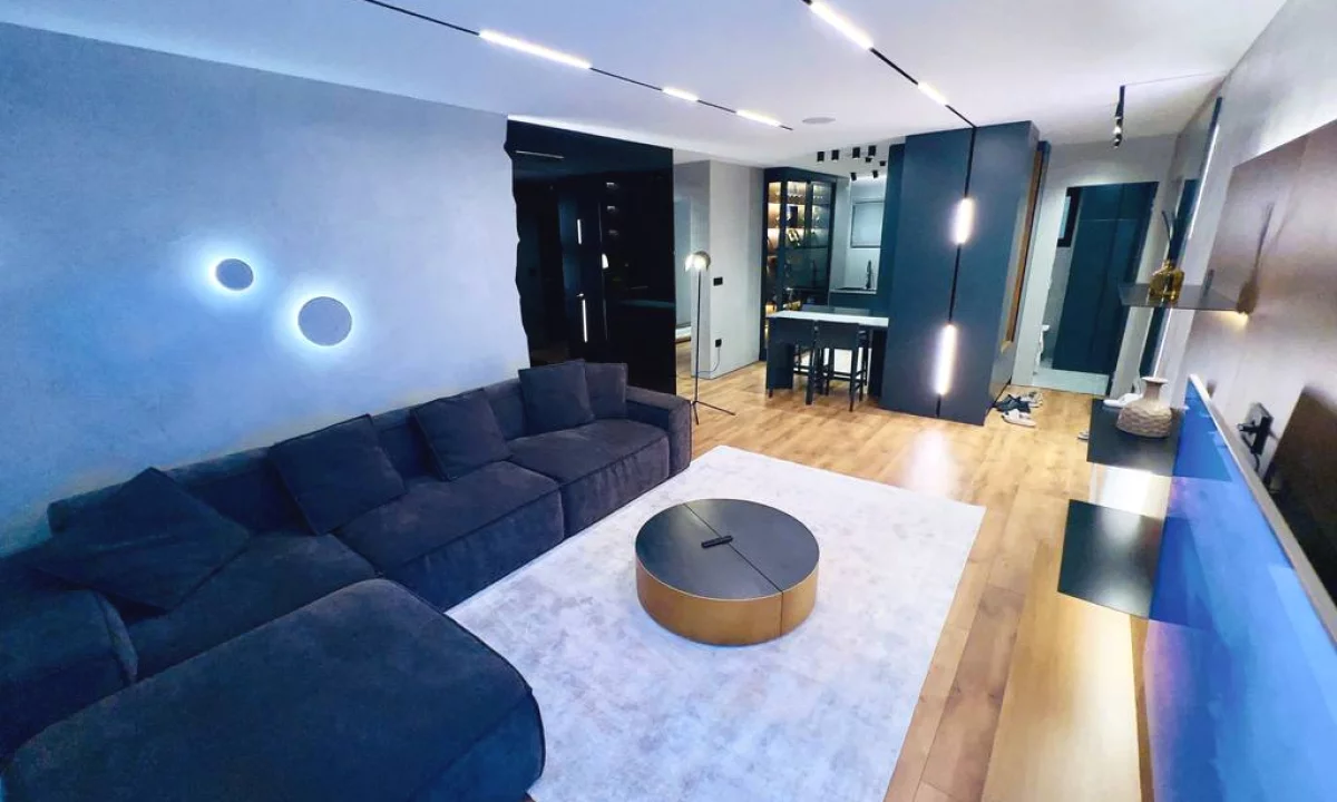 Appartamento in vendita a Tirana 2+1, Arredato