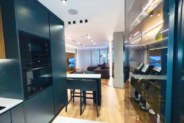 Appartamento in vendita a Tirana 2+1, Arredato