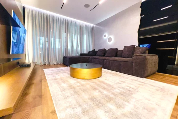 Appartamento in vendita a Tirana 2+1, Arredato