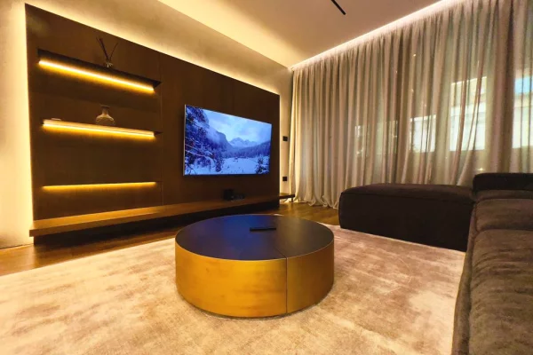 Appartamento in vendita a Tirana 2+1, Arredato