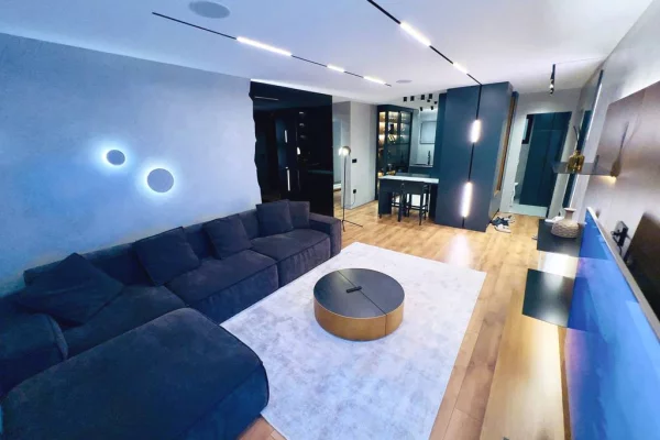 Appartamento in vendita a Tirana 2+1, Arredato