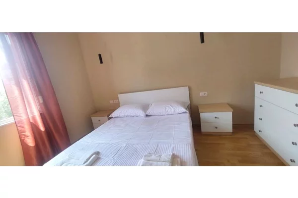 Shtepi me qera Apartament ne Tirane, 1+1, Mobilimi E mobiluar, Pagesa 60,000  Leke.