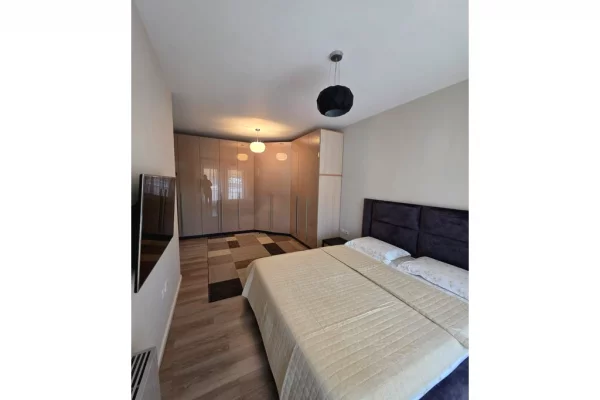 Shtepi me qera Apartament ne Tirane, 2+1, Mobilimi E mobiluar, Pagesa 1,200  Euro.