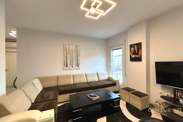 Shtepi me qera 3+1 ne Tirane - 1,100 Euro