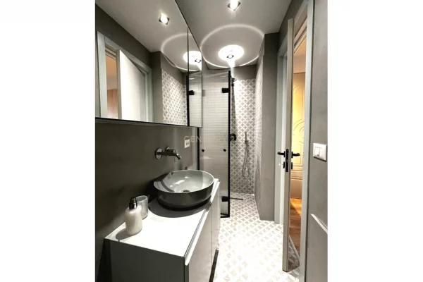 Appartamento in vendita a Tirana 1+1, Arredato