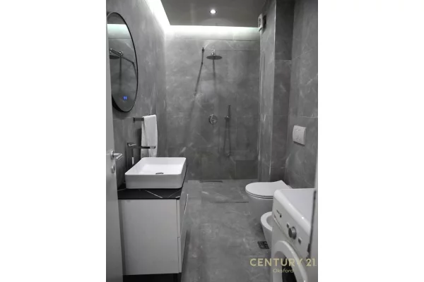 Appartamento in vendita a Tirana 2+1, Arredato