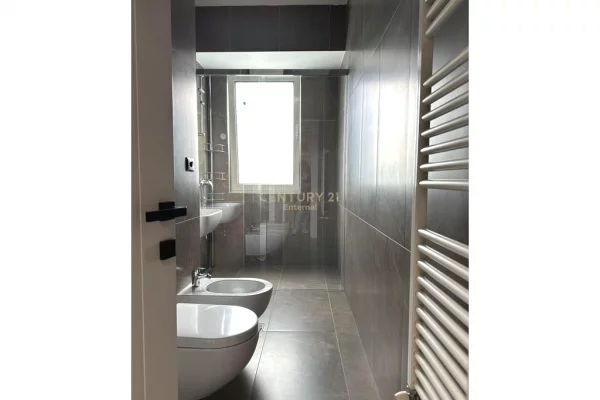 Shtepi me qera Apartament ne Tirane, 2+1, Mobilimi E mobiluar, Pagesa 2,200  Euro.