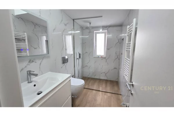 Shtepi me qera Apartament ne Tirane, 2+1, Mobilimi E mobiluar, Pagesa 850  Euro.