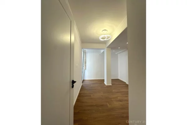 Appartamento in vendita a Tirana 2+1, SemiArredato