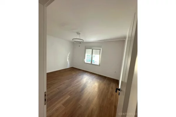 Appartamento in vendita a Tirana 1+1, SemiArredato