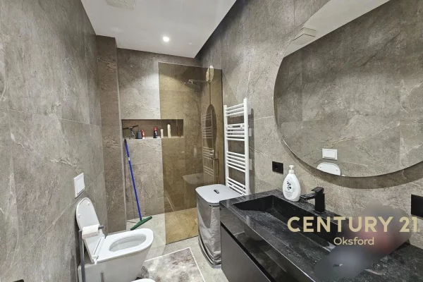 Shtepi me qera Vila Luksoze ne Tirane, 3+1, Mobilimi E mobiluar, Pagesa 2,000  Euro.