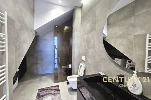 Shtepi me qera Vila Luksoze ne Tirane, 3+1, Mobilimi E mobiluar, Pagesa 2,000  Euro.