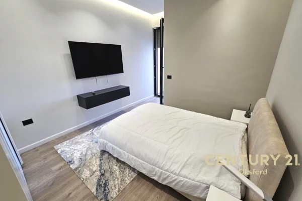 Shtepi me qera Vila Luksoze ne Tirane, 3+1, Mobilimi E mobiluar, Pagesa 2,000  Euro.