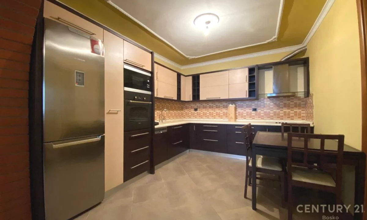 Shtepi me qera Apartament ne Tirane, 3+1, Mobilimi Pjeserisht e mobiluar, Pagesa 700  Euro.