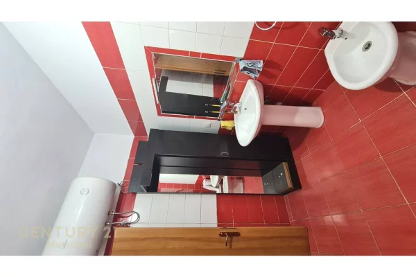 Appartamento in vendita a Tirana 1+1, SemiArredato