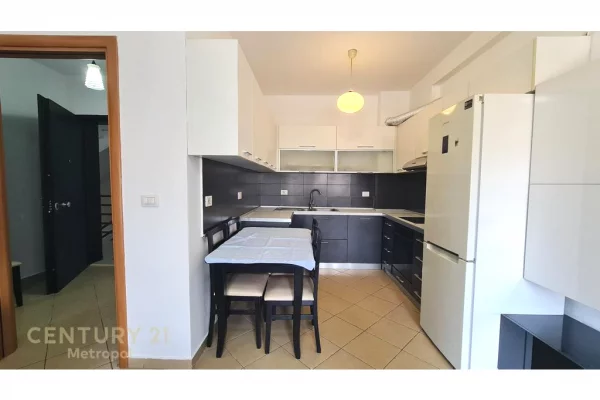 Appartamento in vendita a Tirana 1+1, SemiArredato