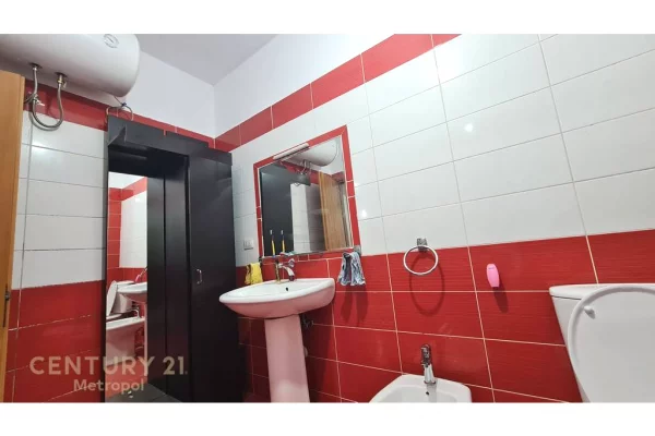 Appartamento in vendita a Tirana 1+1, SemiArredato