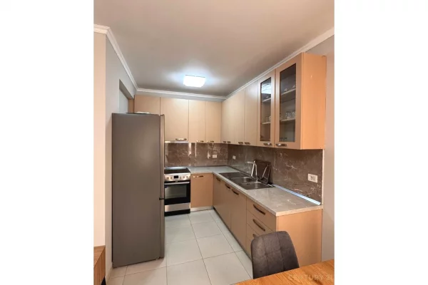 Shtepi me qera Apartament ne Tirane, 2+1, Mobilimi E mobiluar, Pagesa 75,000  Leke.