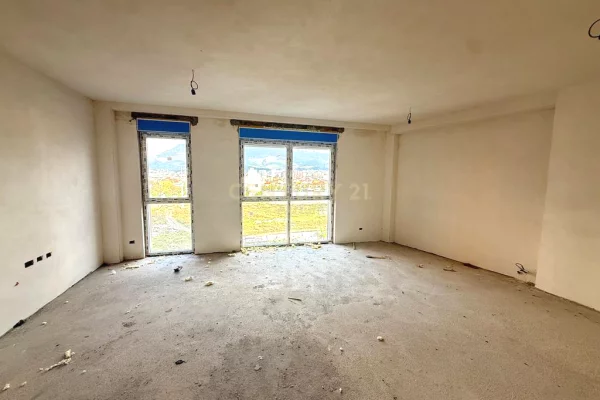 Appartamento in vendita a Tirana 3+1, Vuoto