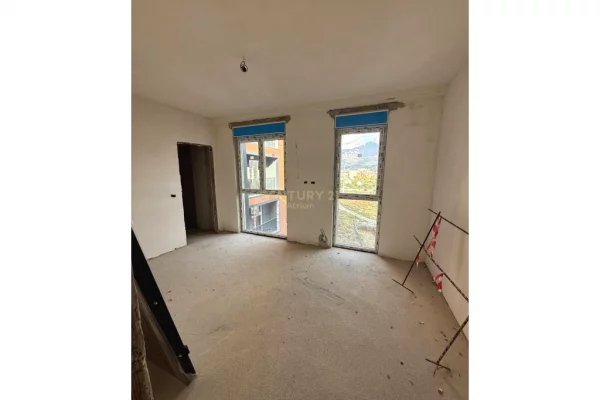 Appartamento in vendita a Tirana 3+1, Vuoto