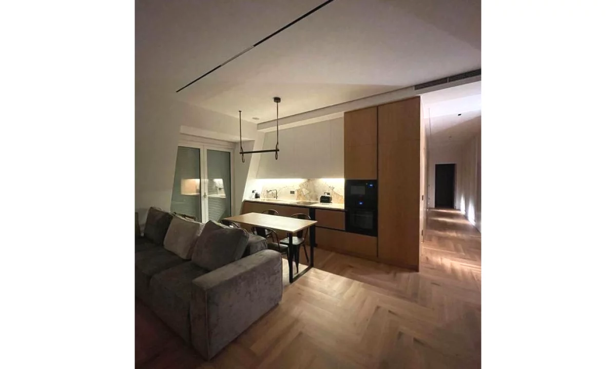 Shtepi me qera Apartament ne Tirane, 2+1, Mobilimi E mobiluar, Pagesa 2,200  Euro.