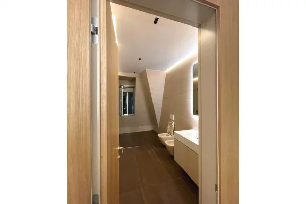 Shtepi me qera Apartament ne Tirane, 2+1, Mobilimi E mobiluar, Pagesa 2,200  Euro.