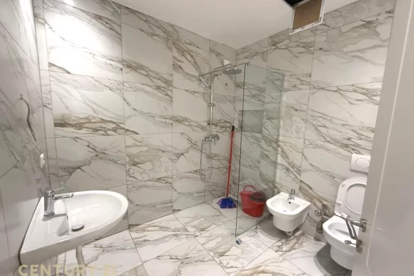 Appartamento in vendita a Tirana 2+1, Vuoto