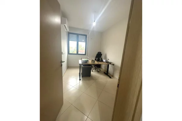 Appartamento in vendita a Tirana 3+1, SemiArredato