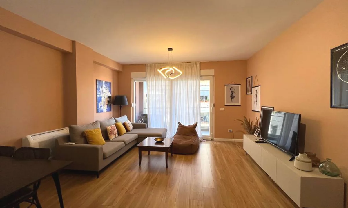 Appartamento in vendita a Tirana 2+1, Arredato