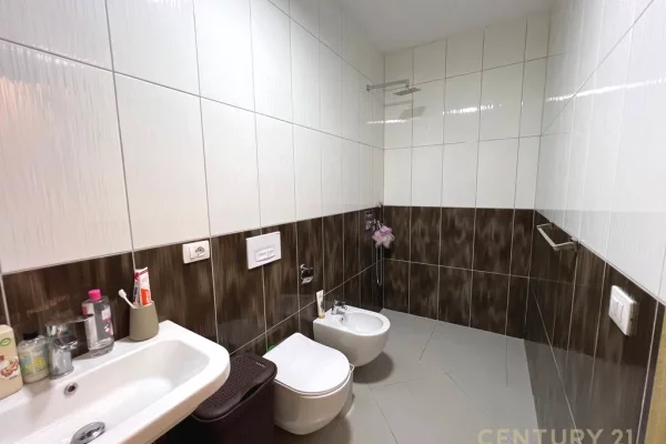 Appartamento in vendita a Tirana 2+1, Arredato