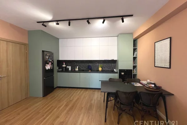 Appartamento in vendita a Tirana 2+1, Arredato