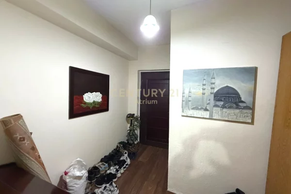 Appartamento in vendita a Tirana 1+1, Arredato