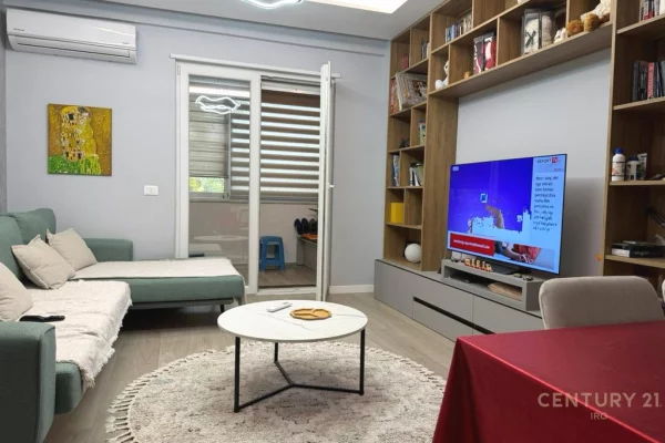 Appartamento in vendita a Tirana 2+1, Arredato