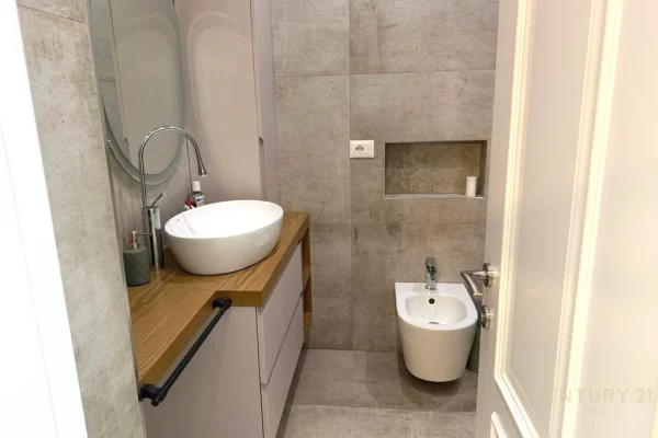 Appartamento in vendita a Tirana 2+1, Arredato