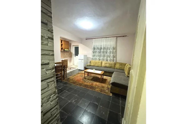 Shtepi me qera Apartament ne Tirane, 2+1, Mobilimi E mobiluar, Pagesa 400  Euro.