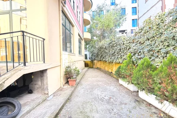 Shtepi me qera Vila Luksoze ne Tirane, 7+1, Mobilimi Bosh, pa mobiluar, Pagesa 3,500  Euro.