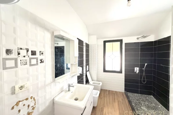 Shtepi me qera Vila Luksoze ne Tirane, 7+1, Mobilimi Bosh, pa mobiluar, Pagesa 3,500  Euro.