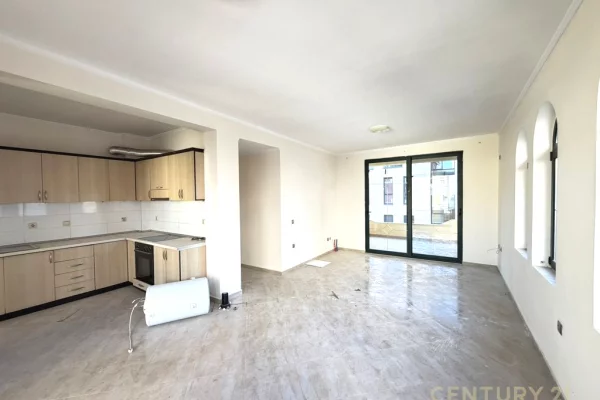 Shtepi me qera Vila Luksoze ne Tirane, 7+1, Mobilimi Bosh, pa mobiluar, Pagesa 3,500  Euro.