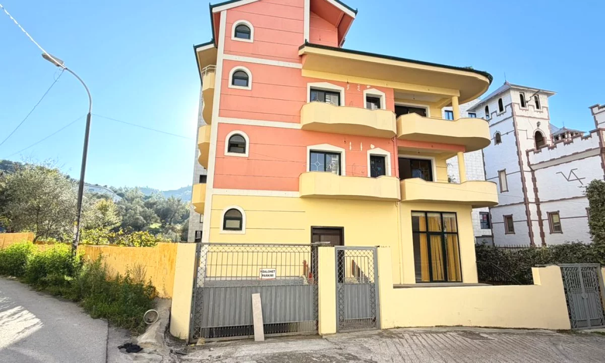 Shtepi me qera Vila Luksoze ne Tirane, 7+1, Mobilimi Bosh, pa mobiluar, Pagesa 3,500  Euro.